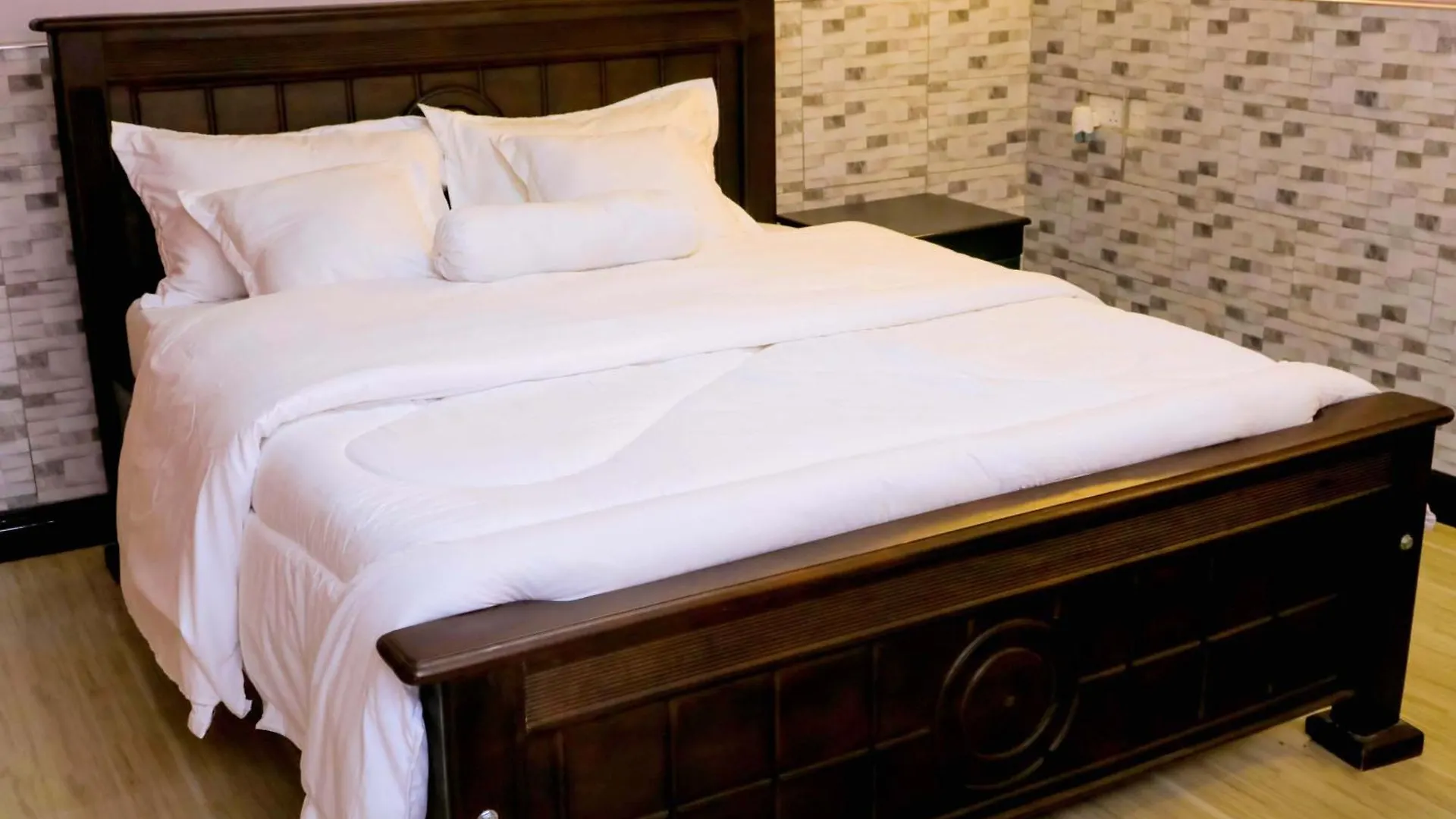 Cozy Studio With Scenic Hill Views In Kampala Lejlighed
